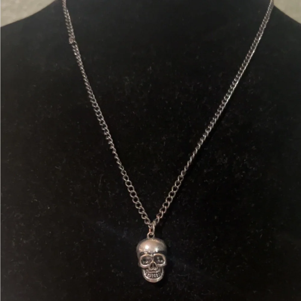 Silver Skull Pendant Necklace